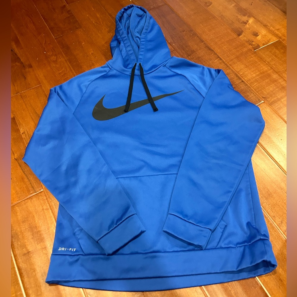 Nike hoodie in good condition. Size large